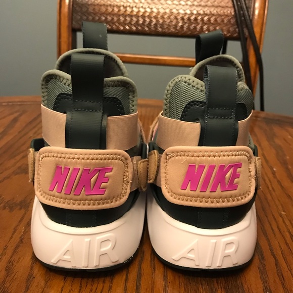 Women’s Nike Air Huarache City Running Shoes. - Picture 3 of 3